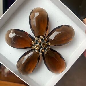 Vintage 5-petal brown acrylic flower brooch pin w/ rhinestones in center